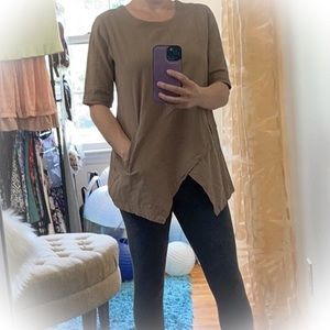 💕Beautiful Taupe Cotton Blend Symmetric Top💕